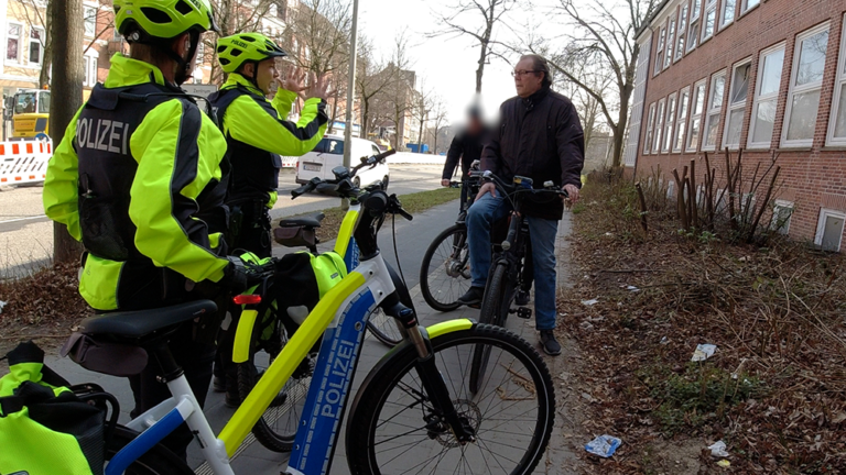 NDR – <br>Die Nordreportage<br>Einsatz auf zwei Rädern – Mit der Fahrradpolizei auf Streife